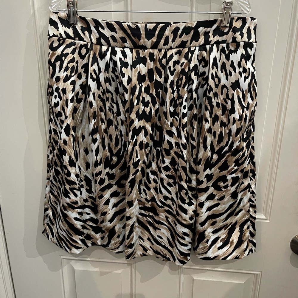 BNWOT White House/Black Market pleated skirt